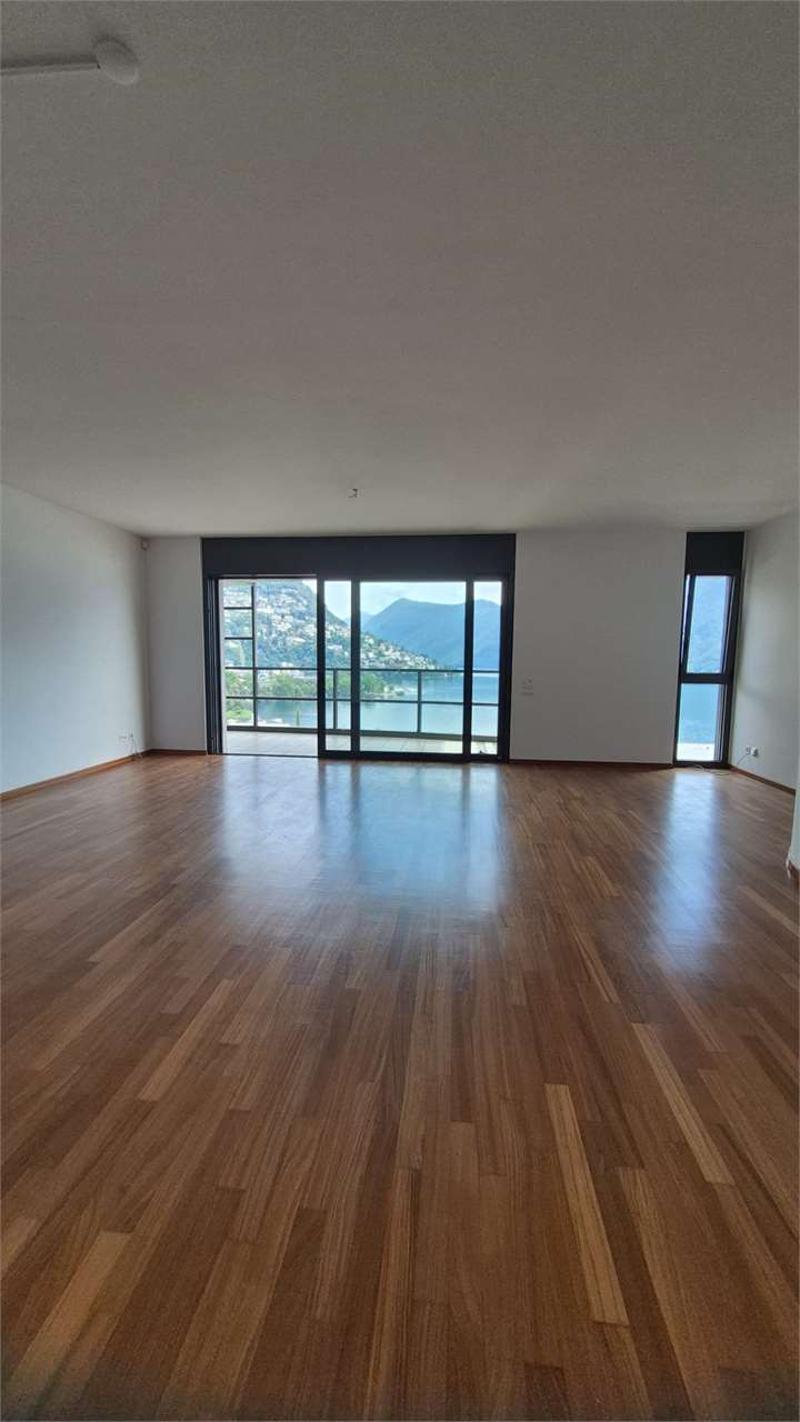 Prestigioso appartamento con vista lago (6)