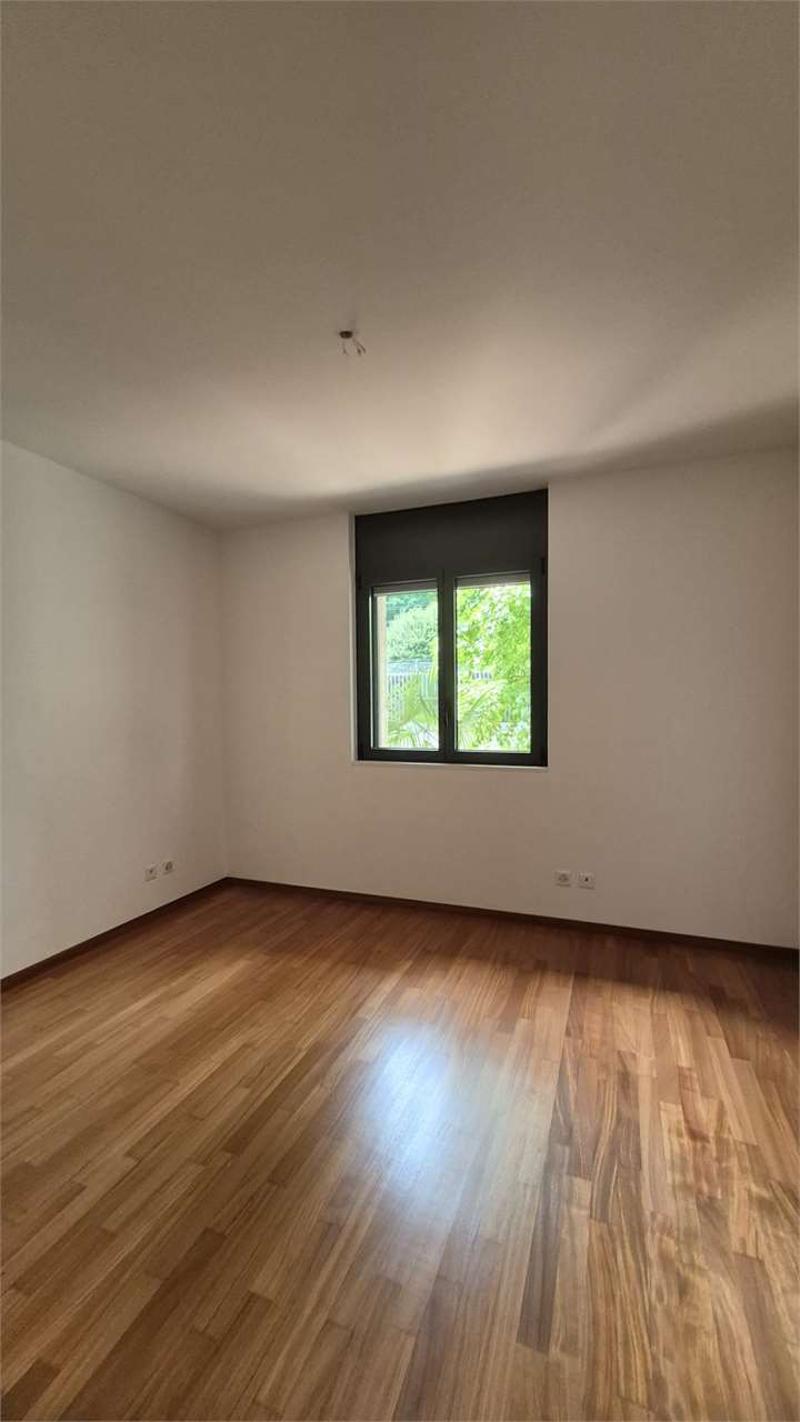 Prestigioso appartamento con vista lago (11)