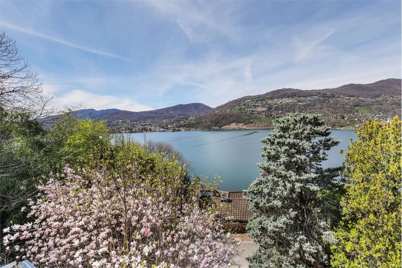 VILLA CON GIARDINO E VISTA LAGO A MONTAGNOLA (2)