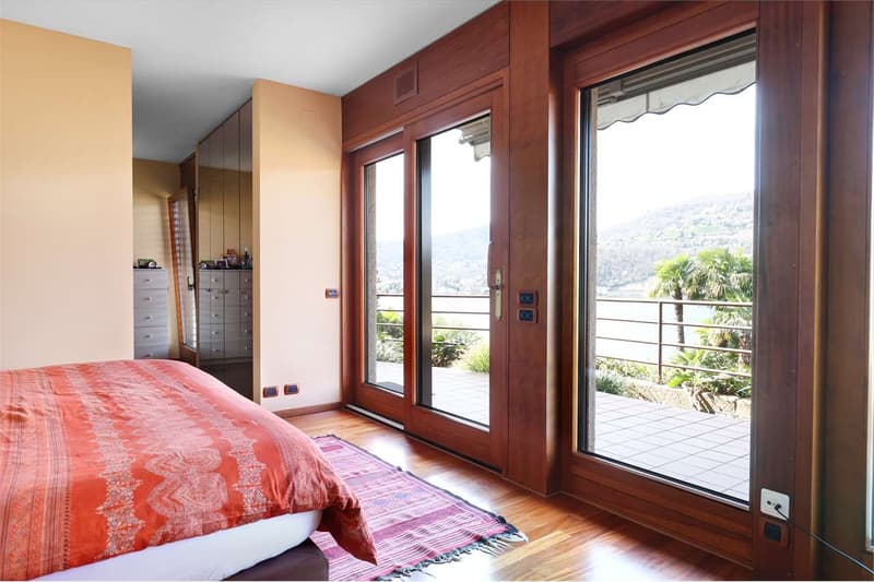 VILLA CON GIARDINO E VISTA LAGO A MONTAGNOLA (13)
