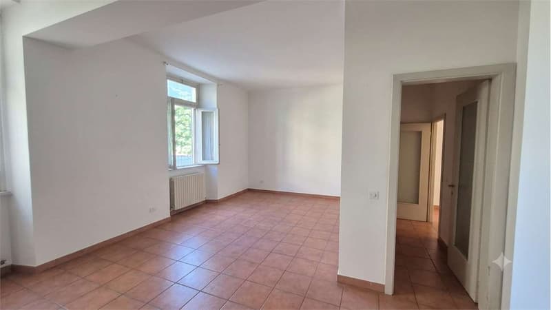 Einfamilienhaus mit großem Gartengrundstück und Baurecht im Herzen von Chiasso (7)