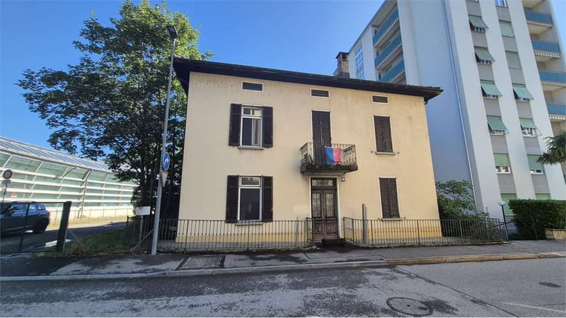 Einfamilienhaus mit großem Gartengrundstück und Baurecht im Herzen von Chiasso (2)