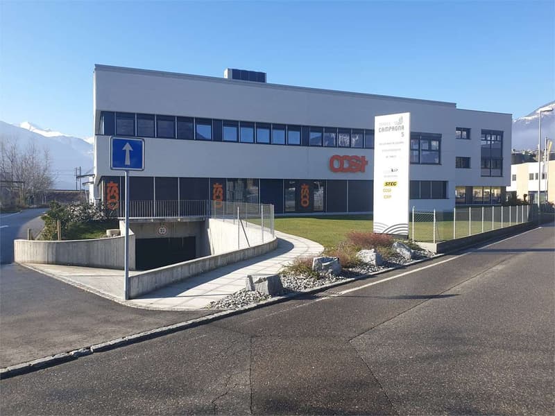 Affittasi moderno spazio commerciale di 232 m² a Giubiasco (1)