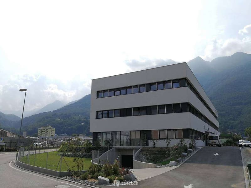 Affittasi moderno spazio commerciale di 232 m² a Giubiasco (8)