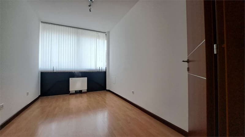 Affittasi spazio commerciale suddivisibile a Pambio Noranco (6)