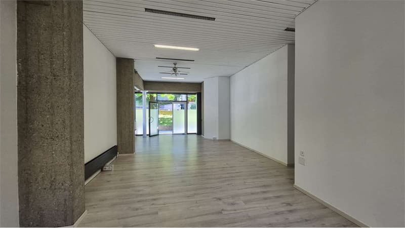 Spazio commerciale in locazione disponibile da subito (3)