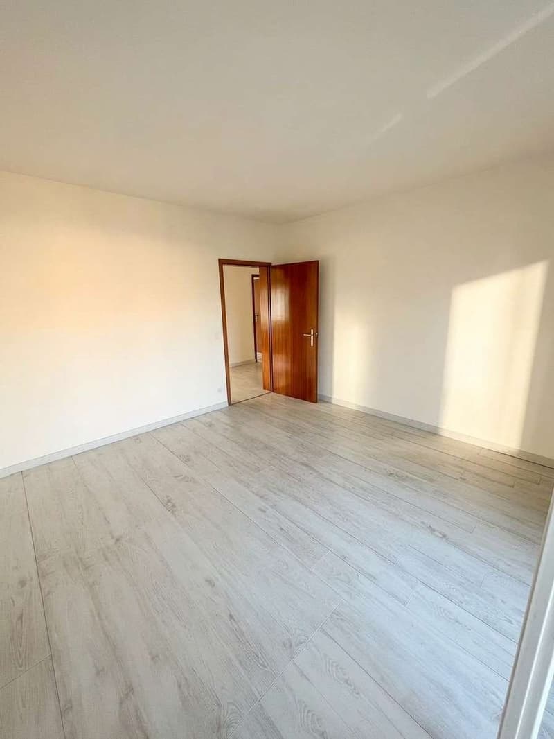 Vendesi Luminoso Appartamento 3.5 Locali a Breganzona (7)