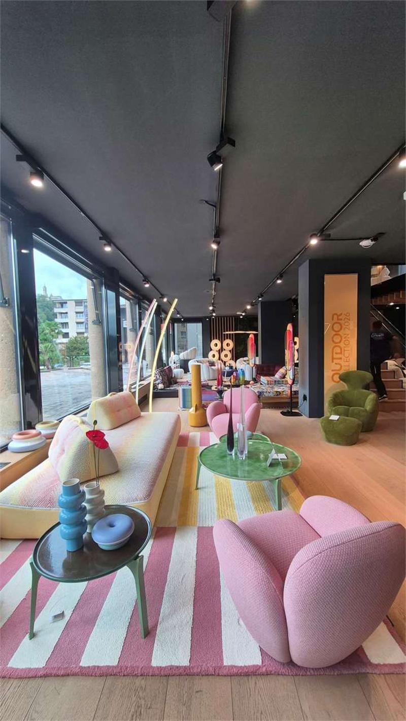 Ampio Showroom / Negozio con vetrina in affitto (4)