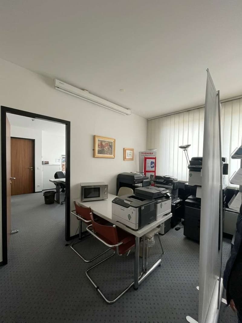 AFFITTASI: Spazio Commerciale / Artigianale Ufficio + Magazzino a Pamb (1)