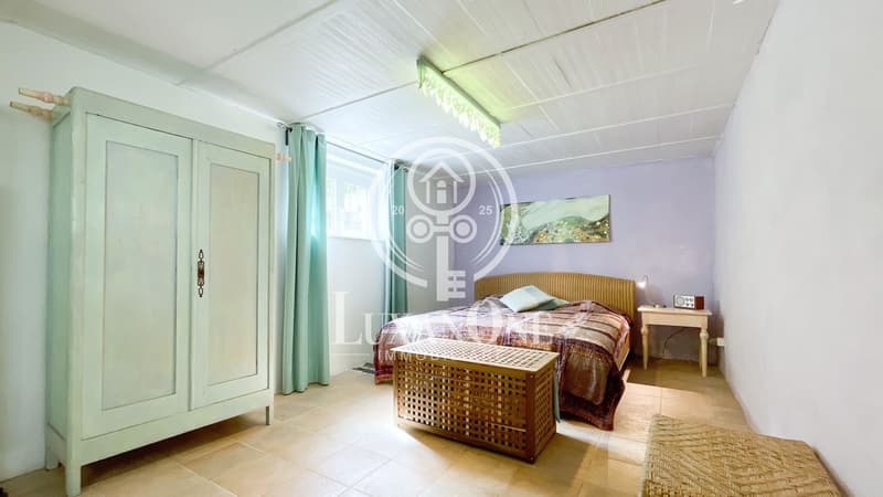 Charming single-family house with pool and large plot (11)
