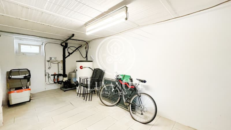 Charming single-family house with pool and large plot (15)