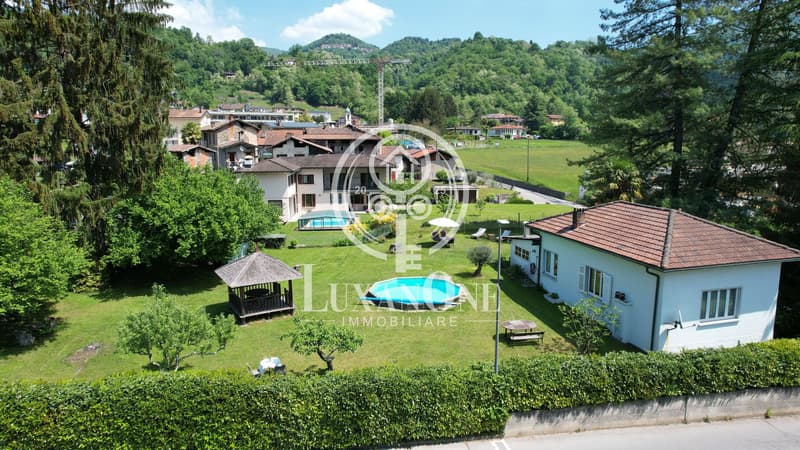 Charming single-family house with pool and large plot (1)