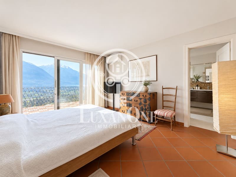 Exklusive Panoramavilla in Gordola mit beheiztem Pool und traumhafter Seesicht (12)