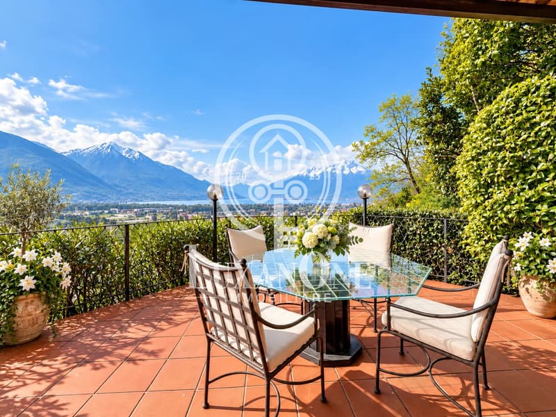 Exklusive Panoramavilla in Gordola mit beheiztem Pool und traumhafter Seesicht (1)