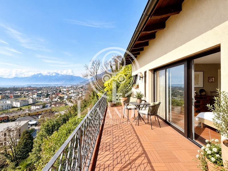 Exklusive Panoramavilla in Gordola mit beheiztem Pool und traumhafter Seesicht (3)