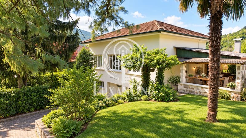 Charmantes Einfamilienhaus mit Pool und großem Grundstück (2)