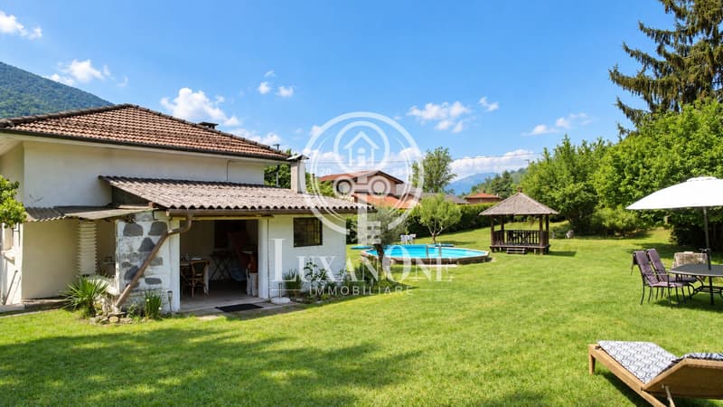 Charmantes Einfamilienhaus mit Pool und großem Grundstück (3)