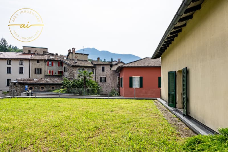 Maison unifamiliale avec local commercial annexe (4)