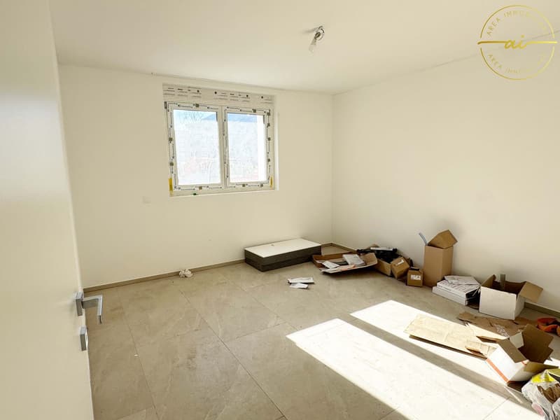 Detached villa with two independent apartments in Cresciano (7)