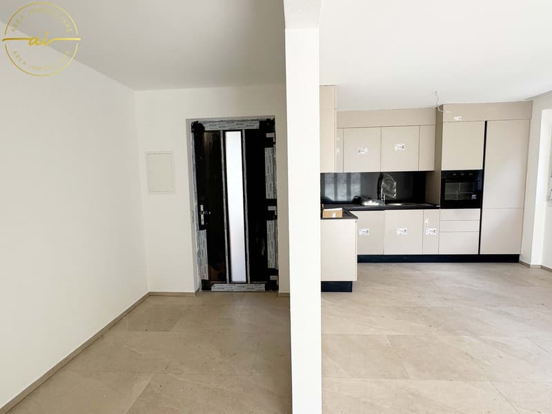 Detached villa with two independent apartments in Cresciano (12)