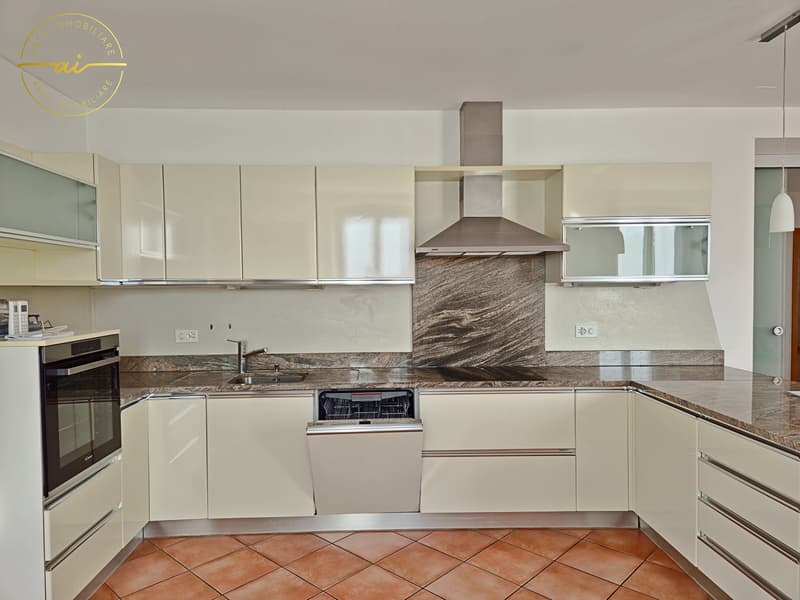 4-room apartment with large covered terrace in Mendrisio for rental income (7)