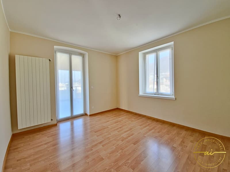 4-room apartment with large covered terrace in Mendrisio for rental income (12)