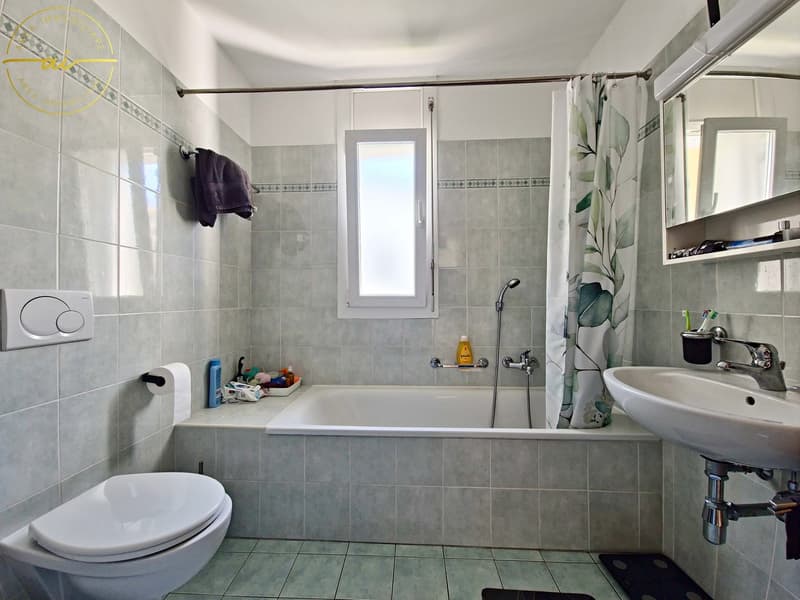 Geräumige und helle 4.5-Zimmer-Wohnung mit Balkon in Genestrerio (10)
