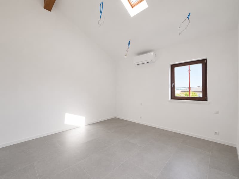 Maison unifamiliale moderne de nouvelle construction avec jardin (6)