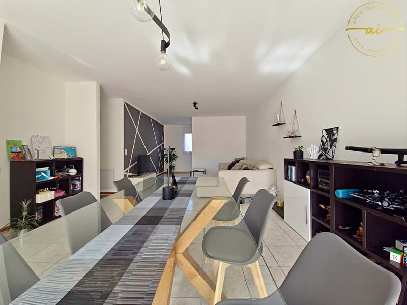 Spacious and bright 4.5-room apartment with balcony in Genestrerio (1)