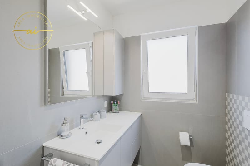 Modern Single-Family Villa with Garden in Ligornetto (13)