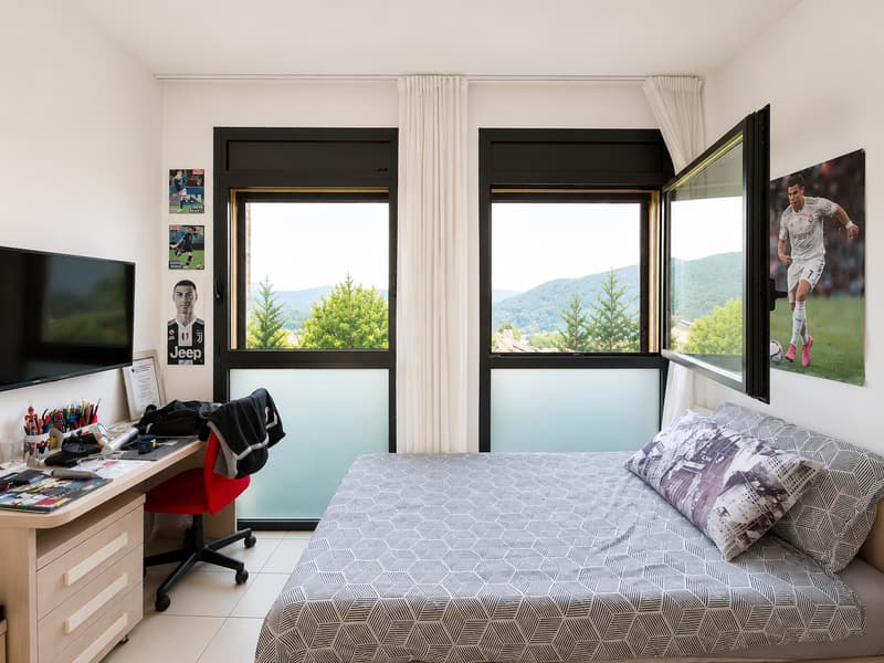Helles Apartment mit Terrasse und 4.5 Zimmern in Agra – Panoramablick auf die Berge (16)