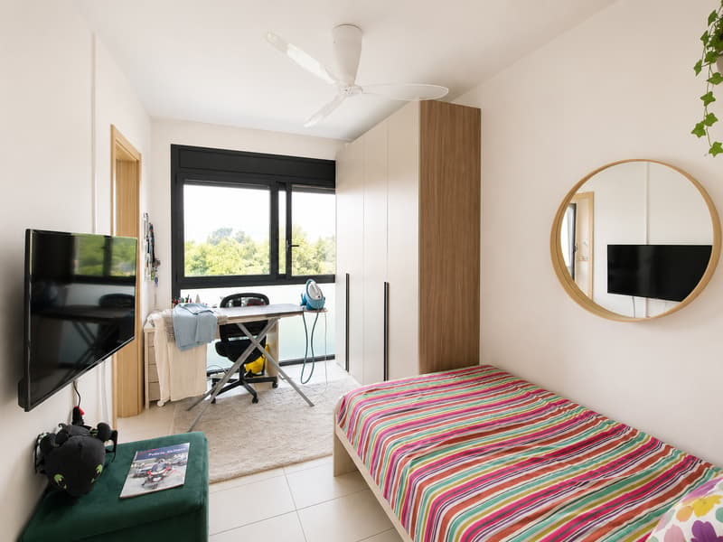 Helles Apartment mit Terrasse und 4.5 Zimmern in Agra – Panoramablick auf die Berge (17)