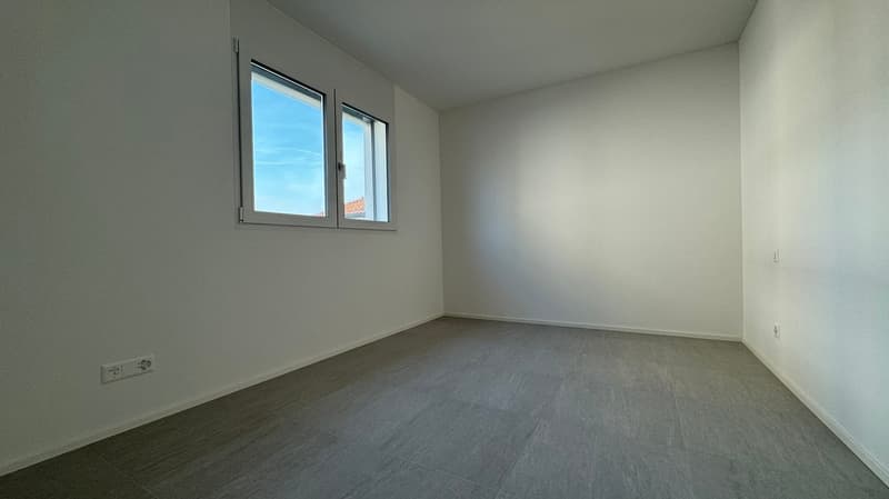 Elegantes Apartment mit 3.5 Zimmern und Terrasse in neuer Residenz (6)