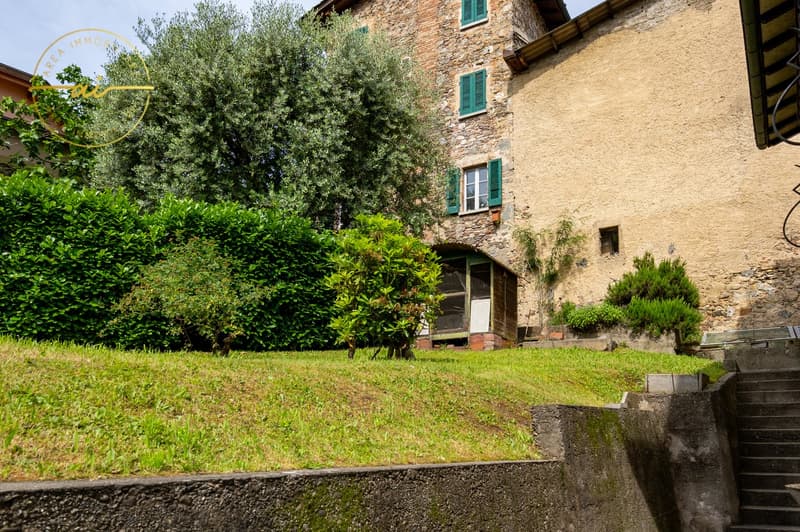 Maison unifamiliale avec local commercial attenant (15)