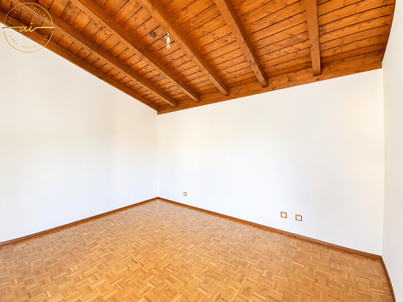 Geräumiges 5.5-Zimmer-Haus mit Garten in grüner Zone in Stabio (12)