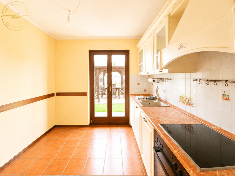 Geräumiges 5.5-Zimmer-Haus mit Garten in grüner Zone in Stabio (8)