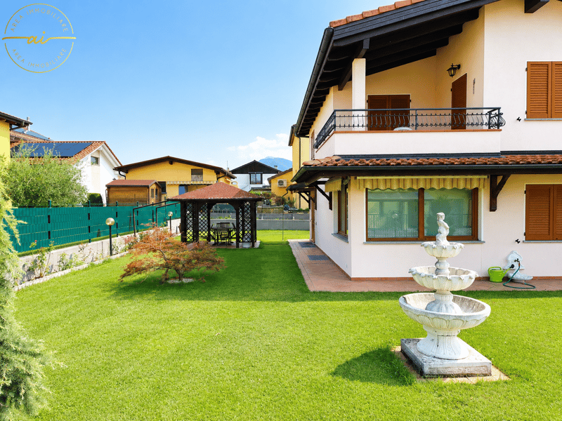 Vaste maison de 5.5 pièces avec jardin dans une zone verte à Stabio (2)