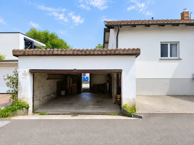 Spacious 8-room villa with private garden in Coldrerio (13)