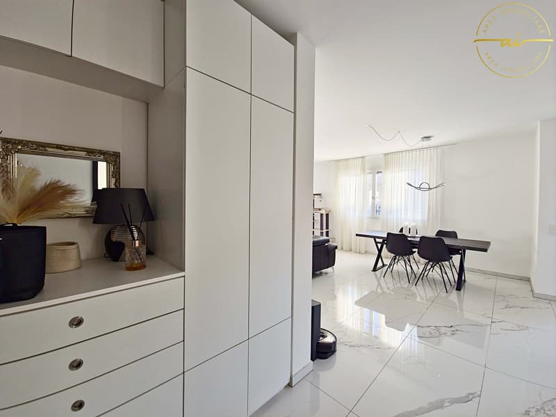 Elegantes und helles 4.5-Zimmer-Wohnung mit privatem Garten in Viganello (3)