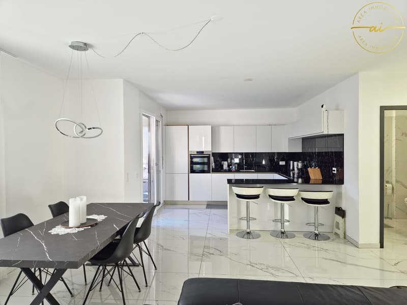 Elegantes und helles 4.5-Zimmer-Wohnung mit privatem Garten in Viganello (1)