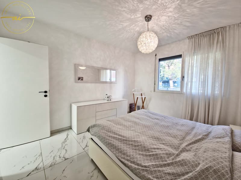 Elegantes und helles 4.5-Zimmer-Wohnung mit privatem Garten in Viganello (12)