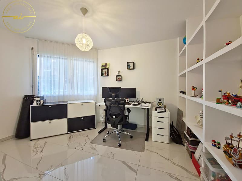Elegantes und helles 4.5-Zimmer-Wohnung mit privatem Garten in Viganello (15)