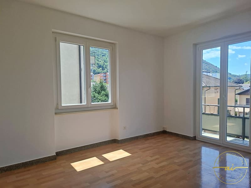 Wohnung 3.5 Zimmer mit Doppelbalkon in Chiasso (2)