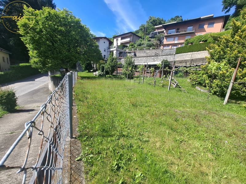 Beautiful building land with lake view in Sonvico (3)