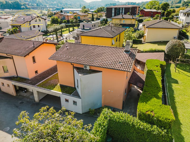 SPLENDIDA CASA CON GIARDINO A DUE PASSI DAL LAGO DI RIVA SAN VITALE (16)
