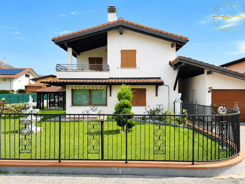 AMPIA CASA DI 5.5 LOCALI CON GIARDINO IN ZONA VERDE A STABIO (23)