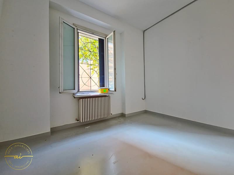 SPAZIO COMMERCIALE AL PIANO TERRA IN CENTRO A CHIASSO (3)