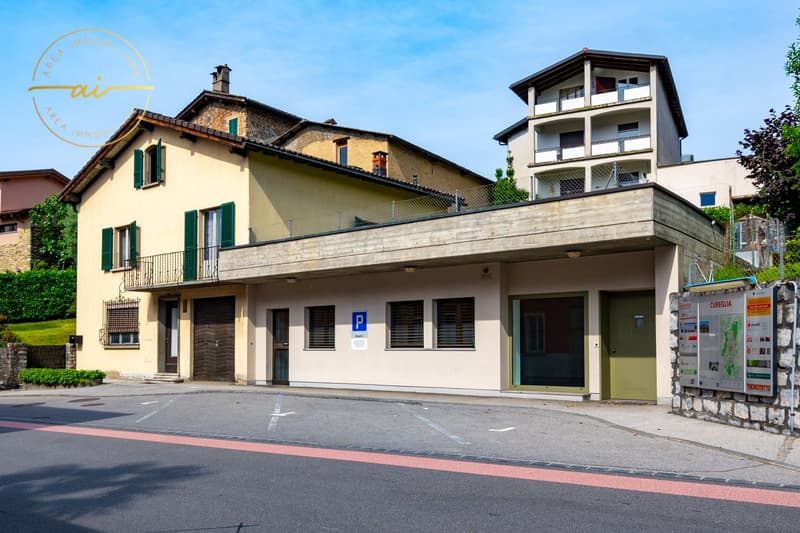 Casa unifamiliare con locale commerciale annesso (1)