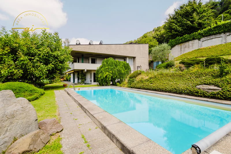 PRESTIGIOSA VILLA BIFAMILIARE CON PISCINA E AMPI SPAZI – OPPORTUNITÀ UNICA (2)