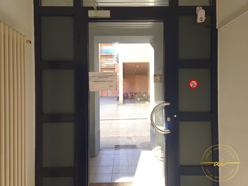 UFFICIO A POCHI PASSI DAL CENTRO DI CHIASSO (5)